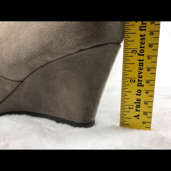 CL by Laundry Valerie booties in taupe suede - Picture 5 of 8